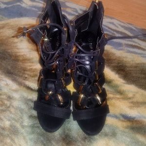 Heel shoes